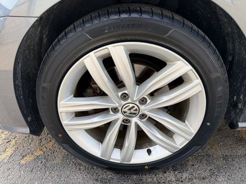 Used 2018 Volkswagen Passat 2.0T SE FWD image 9