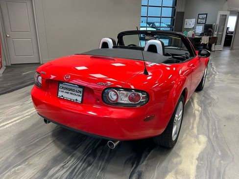 Used 2008 MAZDA MX-5 Miata Sport RWD image 21