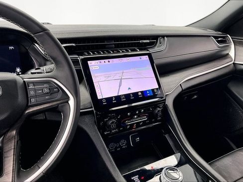 Used 2024 Jeep Grand Cherokee L Limited w/ Luxury Tech Group II image 6