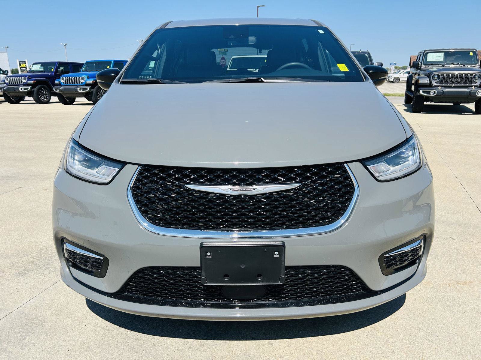 Used 2025 Chrysler Pacifica Select FWD image 34