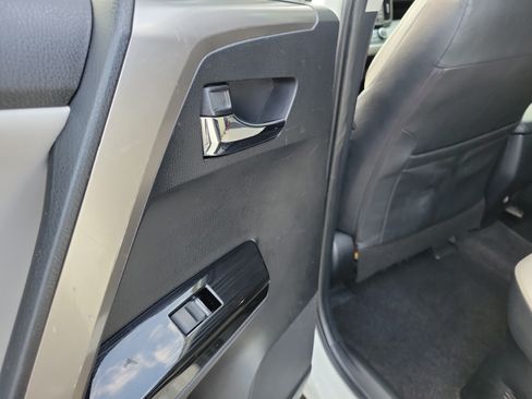 Used 2018 Toyota RAV4 Limited w/ Advanced Technology Package AWD/4WD image 13