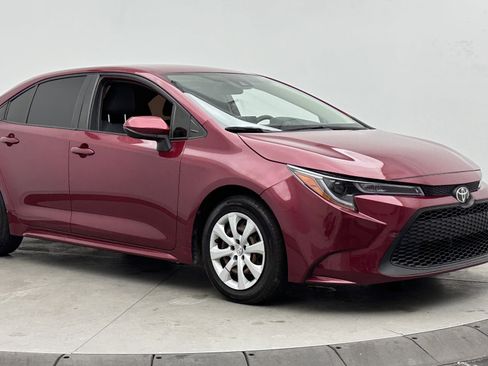 Used 2022 Toyota Corolla LE image 3