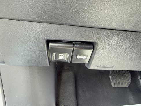 Used 2022 Nissan Kicks S FWD image 25