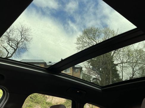 Used 2025 BMW X1 xDrive28i w/ Technology Package image 15