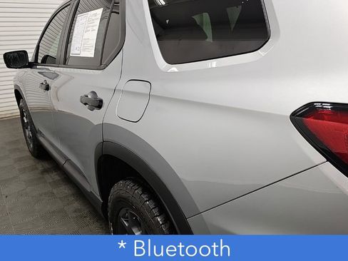 Used 2025 Honda Pilot TrailSport image 7