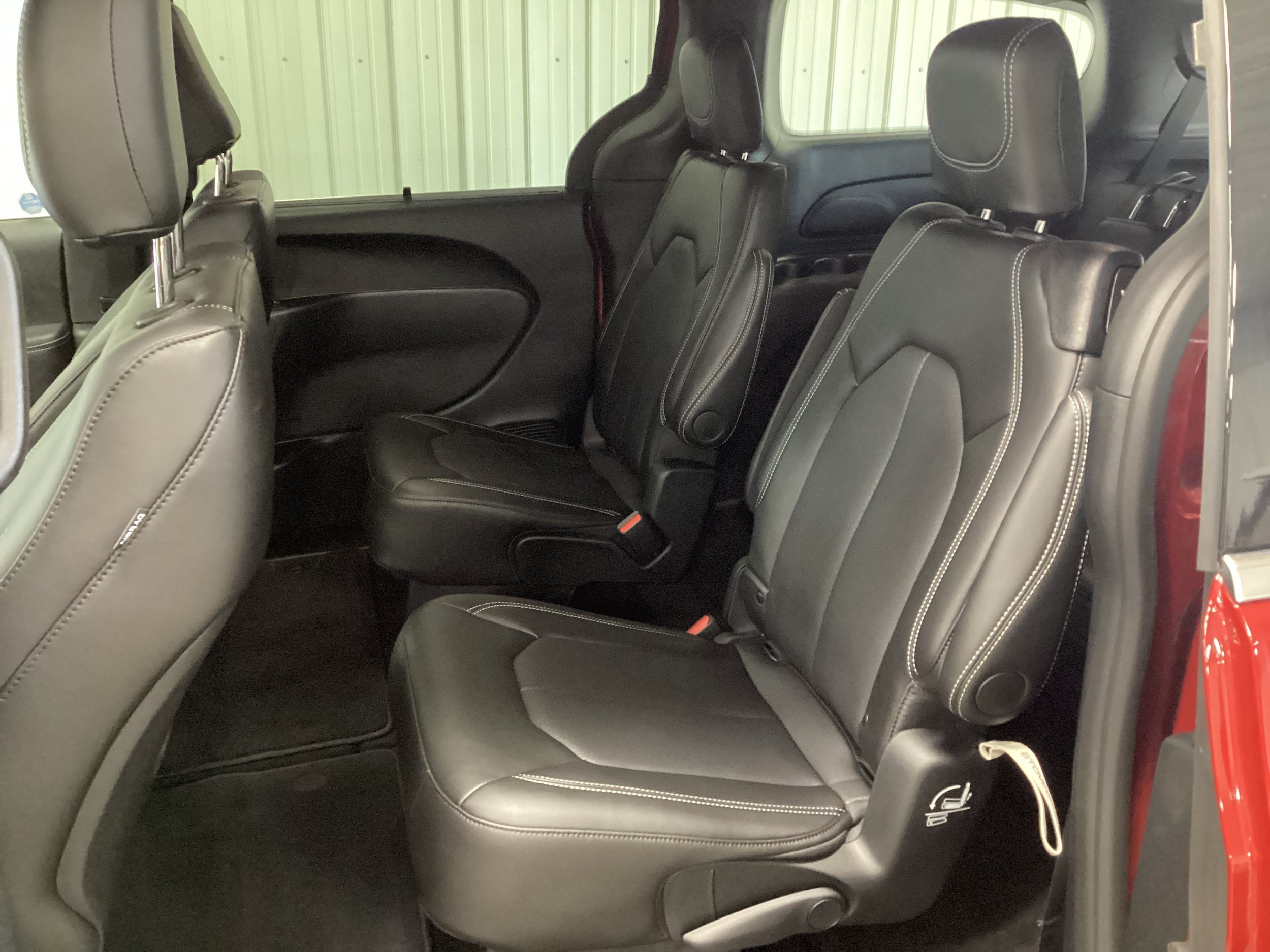 Used 2025 Chrysler Pacifica Select AWD/4WD image 33