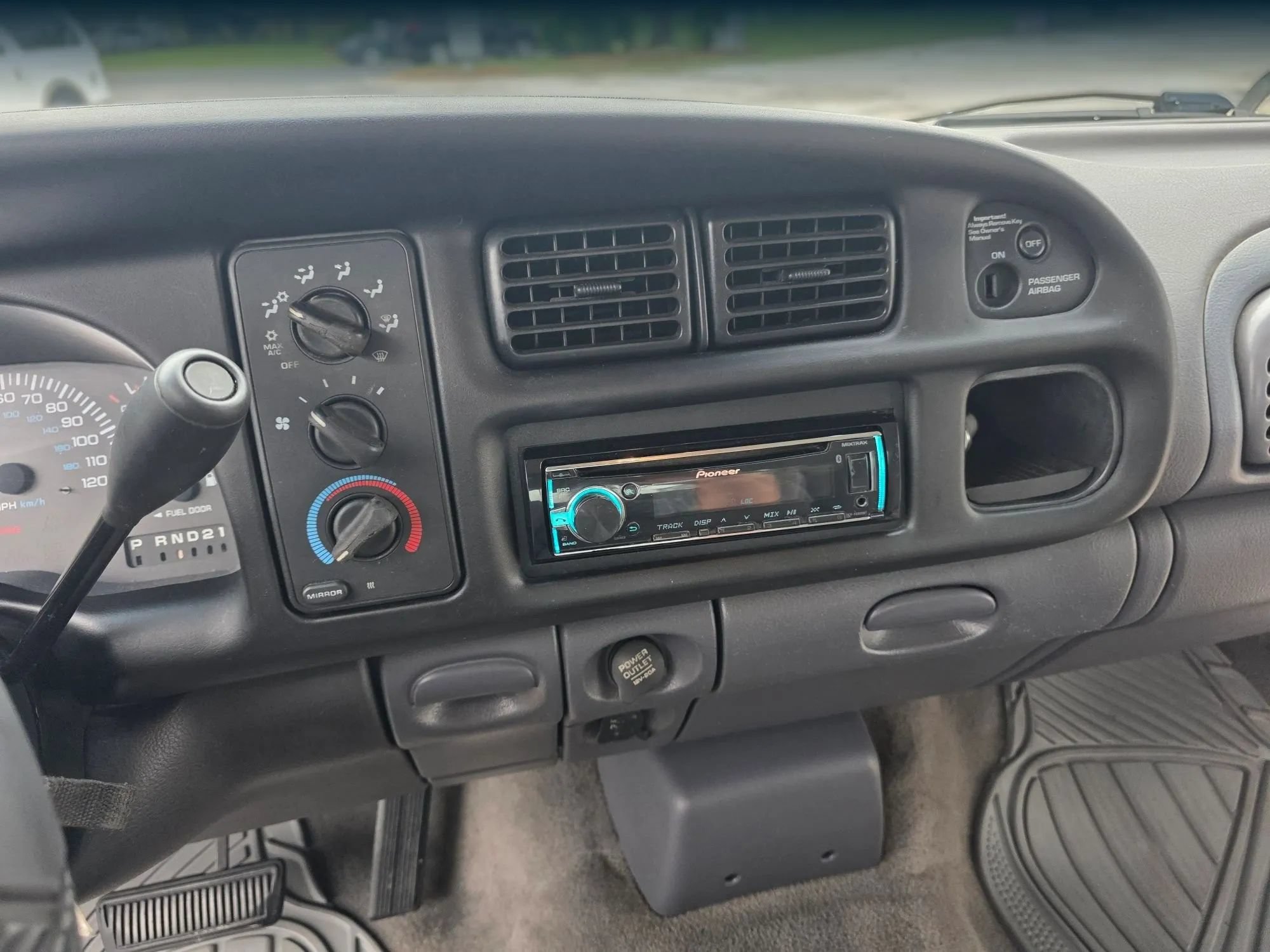 Used 2000 Dodge Ram 1500 Truck 2WD Quad Cab image 18