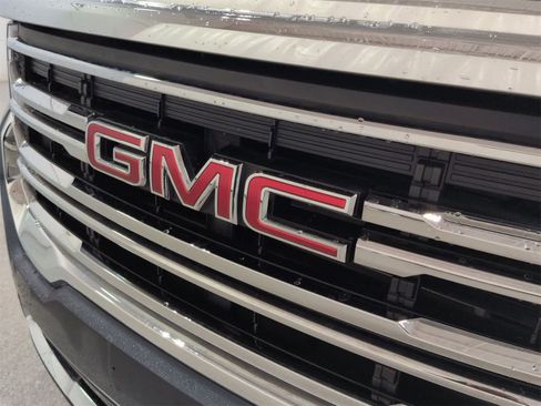 Used 2020 GMC Acadia SLE image 13