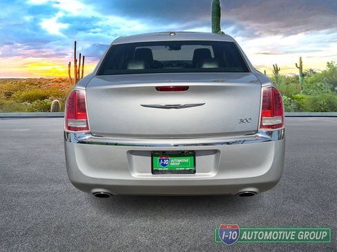 Used 2012 Chrysler 300 Limited RWD image 8