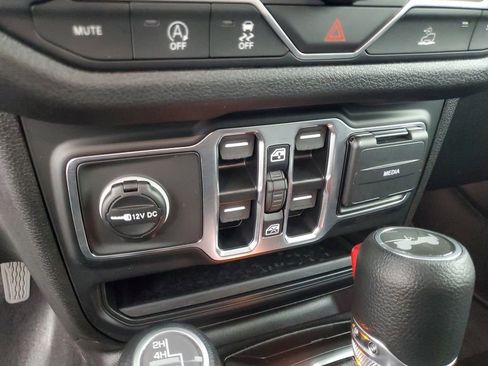 Used 2025 Jeep Wrangler Sport image 18