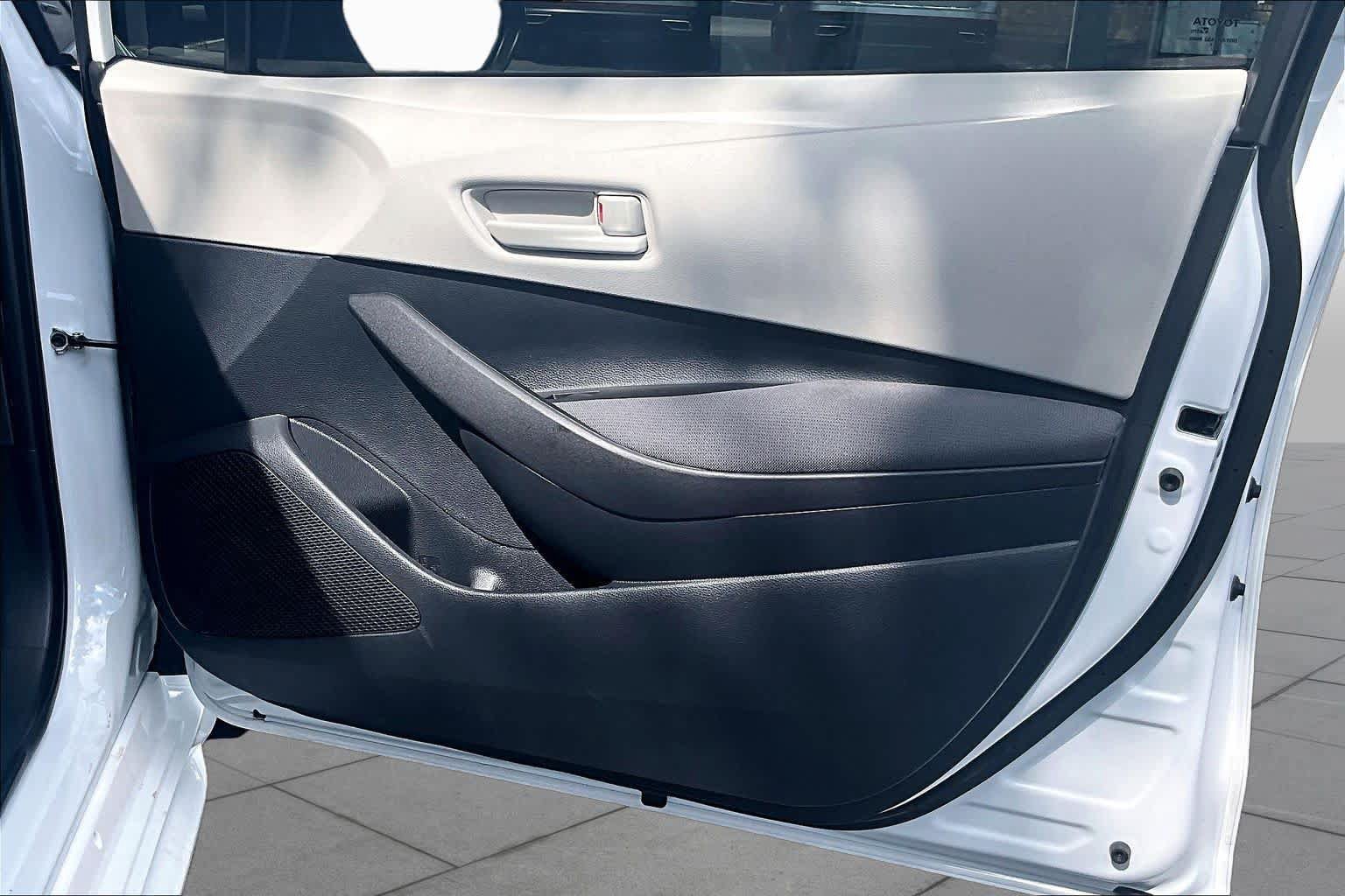 Used 2025 Toyota Corolla LE FWD image 23