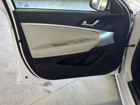 Used 2025 Genesis G70 2.5T image 20