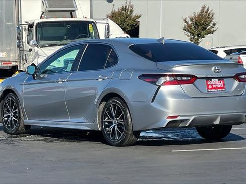 Certified 2022 Toyota Camry SE image 7