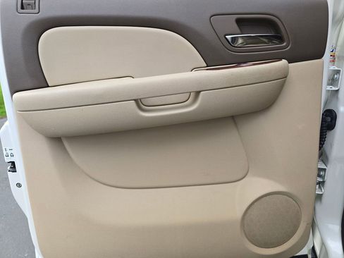 Used 2010 Chevrolet Suburban LTZ image 25