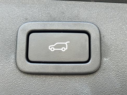 Used 2020 Jaguar E-PACE image 6