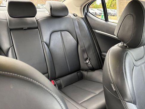 Used 2025 Genesis G70 2.5T image 38