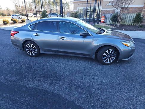 Used 2016 Nissan Altima 2.5 SV image 8