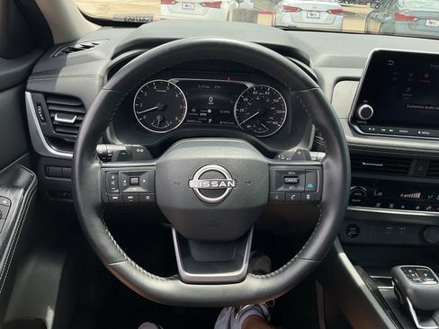 Used 2025 Nissan Rogue SV FWD image 29