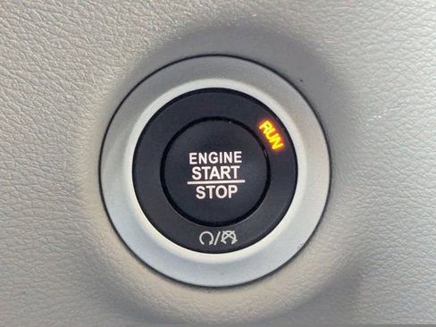 Used 2024 Chrysler Pacifica Touring-L image 29