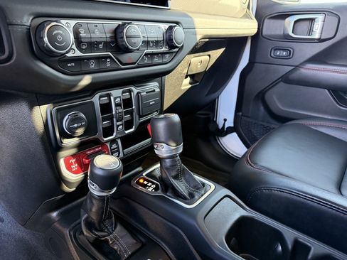 Used 2024 Jeep Wrangler Unlimited Rubicon image 31