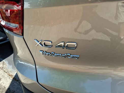 Used 2024 Volvo XC40 B5 Plus w/ Protection Package Premier AWD/4WD image 9