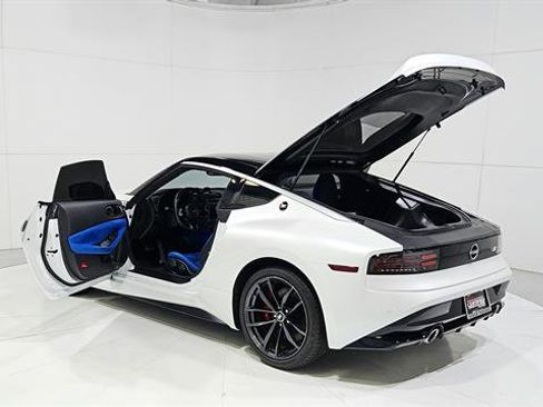 Certified 2024 Nissan Z Performance w/ Floor Mat Package RWD image 30