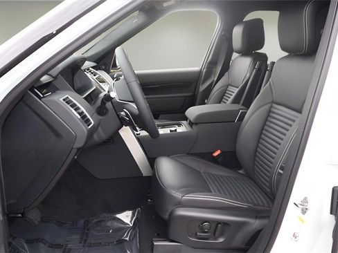 New 2025 Land Rover Discovery S image 12