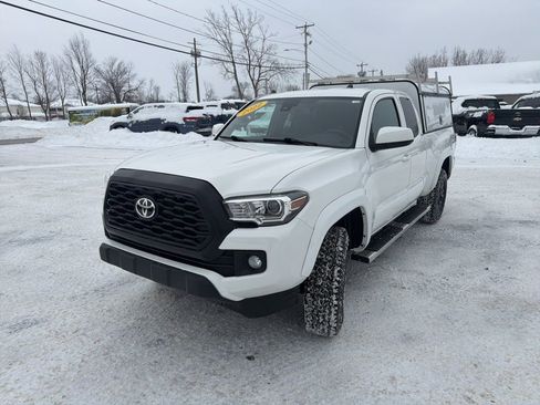 Used 2022 Toyota Tacoma SR5 image 3