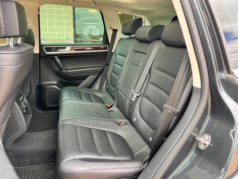 Used 2016 Volkswagen Touareg Executive AWD/4WD image 19