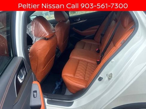 Certified 2020 Nissan Maxima Platinum w/ Reserve Package FWD image 16