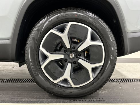 Used 2024 Rivian R1S Adventure AWD/4WD image 10