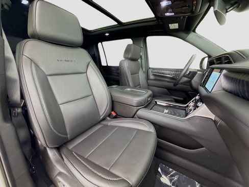 Used 2024 GMC Yukon XL Denali image 31