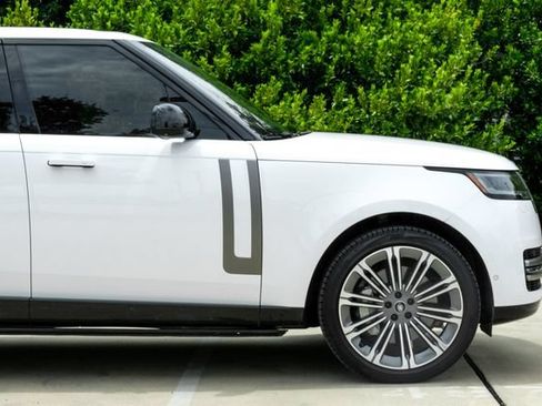 Used 2024 Land Rover Range Rover SE AWD/4WD image 12