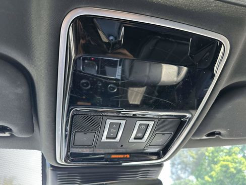 Used 2022 Land Rover Range Rover Velar R-Dynamic S AWD/4WD image 33