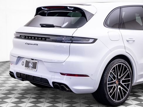 Used 2026 Porsche Cayenne GTS AWD/4WD image 39
