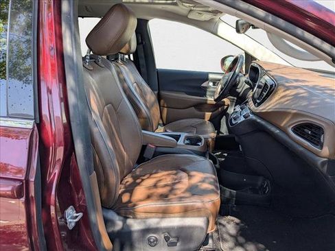 Used 2017 Chrysler Pacifica Limited w/ UConnect Theater Package image 14