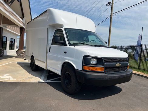 Used 2017 Chevrolet Express 3500 RWD image 8
