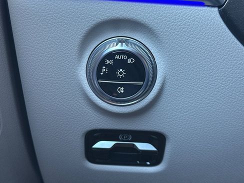 New 2025 Mercedes-Benz C 300 Sedan image 32