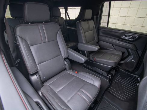 Used 2022 Chevrolet Suburban RST w/ Luxury Package AWD/4WD image 21