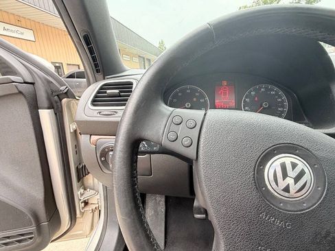Used 2009 Volkswagen Eos Lux FWD image 50