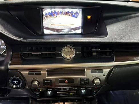 Used 2018 Lexus ES 300h image 17