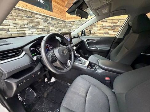 Used 2020 Toyota RAV4 XLE image 10