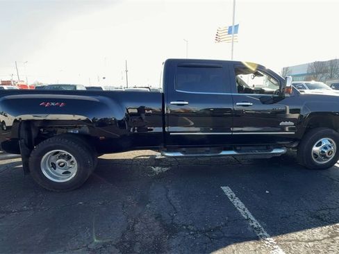 Used 2019 Chevrolet Silverado 3500 High Country w/ Duramax Plus Package image 9