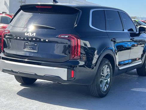 Certified 2025 Kia Telluride LX image 7