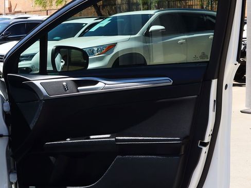 Used 2020 Ford Fusion SE image 29