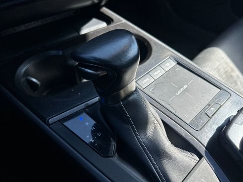 Used 2022 Lexus UX 250h w/ Premium Package image 17