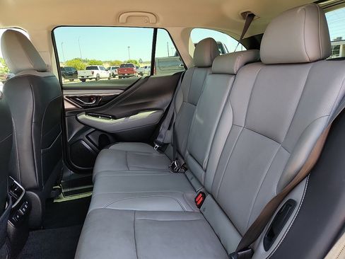 Used 2022 Subaru Outback Limited image 5