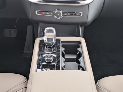 New 2026 Volvo XC90 B6 Plus image 24