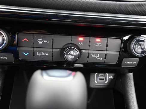 New 2026 Jeep Compass Latitude image 19