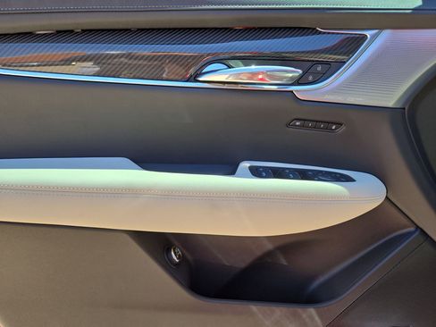 New 2025 Cadillac XT6 Sport w/ Technology Package image 15